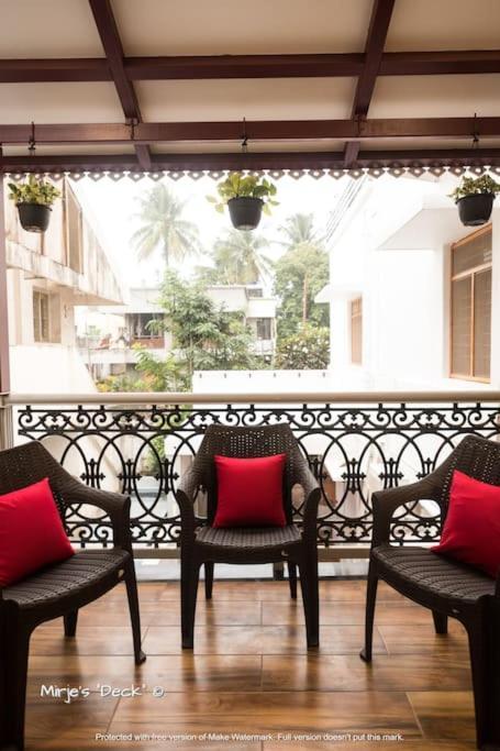 Mirje'S Deck - Homestay - Family Rooms Kolhapur Bagian luar foto